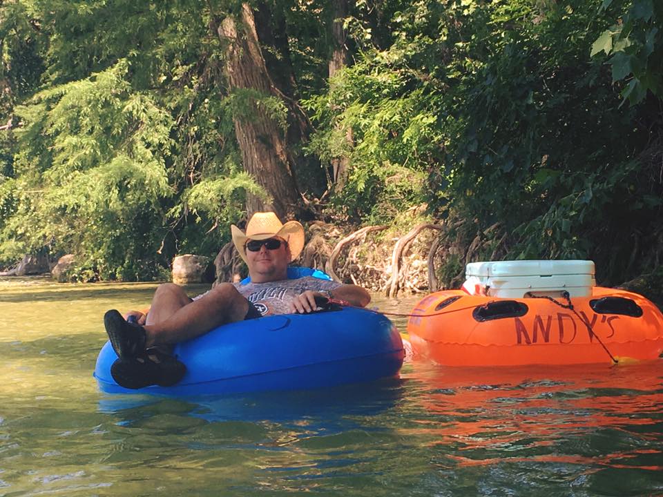 Tube rental for the Frio at Andy's on River Road.